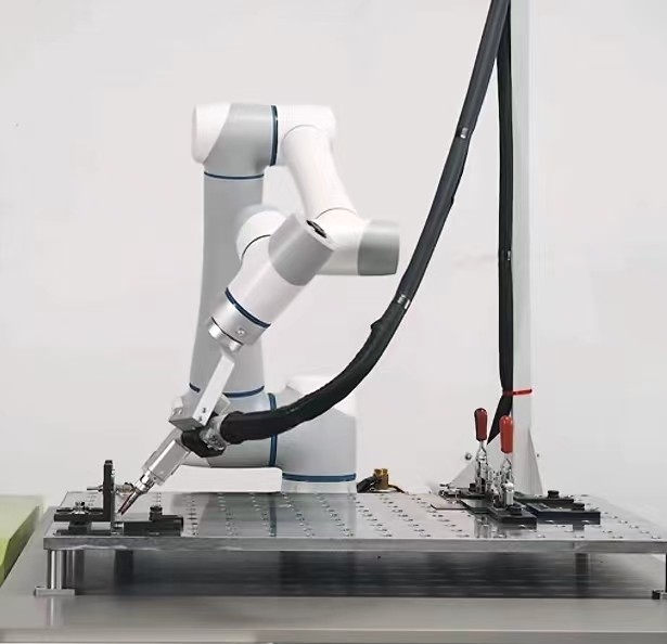 Ahorre el cobot utilizan extensamente con el robot cooperativo 6 AXIS de la gama de 1300m m para las soldadoras