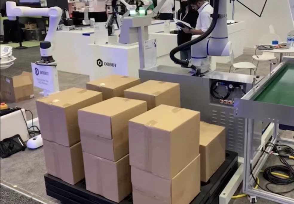 Sistema de amontonamiento robótico cooperativo de Diy 10kg del brazo del robot de Fanuc para el taller de la comida