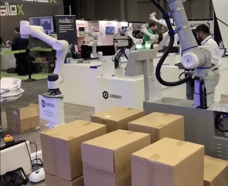 Sistema de amontonamiento robótico cooperativo de Diy 10kg del brazo del robot de Fanuc para el taller de la comida