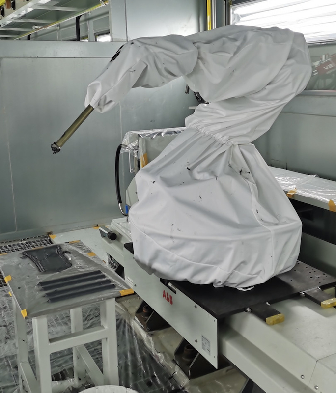 Ropa de la protección de la cubierta del robot de ABB incombustible en taller de la pintura de la fábrica de automóvil