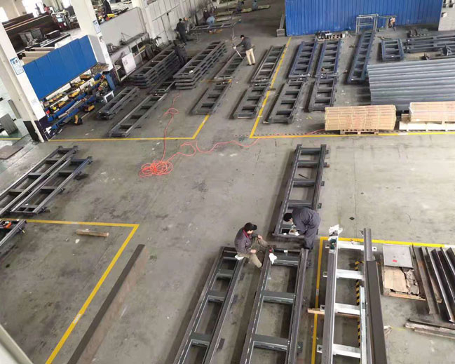 El lubricante de la tierra resistente del pedal del carril linear del robot cerca altamente insensible con barandilla a las impurezas ambientales