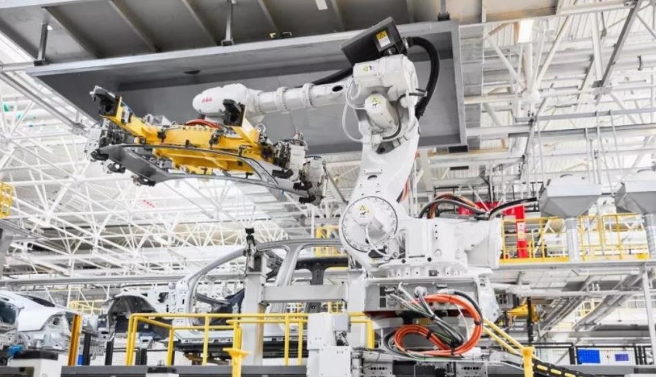 El brazo del robot de Seis-AXIS Abb que talla formando el robot de IRB 8700 está empaletando fábricas automotrices de soldadura