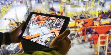 El brazo del robot de Seis-AXIS Abb que talla formando el robot de IRB 8700 está empaletando fábricas automotrices de soldadura