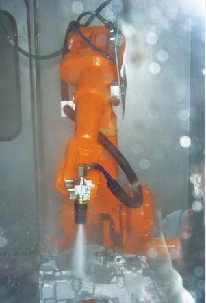 Las cubiertas protectoras del robot de la prenda impermeable adaptan resistente a la corrosión para el taller de limpieza