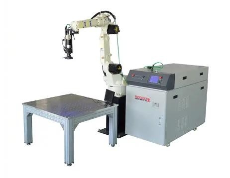 Anchura de pulso robótica del brazo del móvil óptico de la trayectoria de la máquina del sistema de la soldadura de laser del robot de la fibra 0.1-20ms