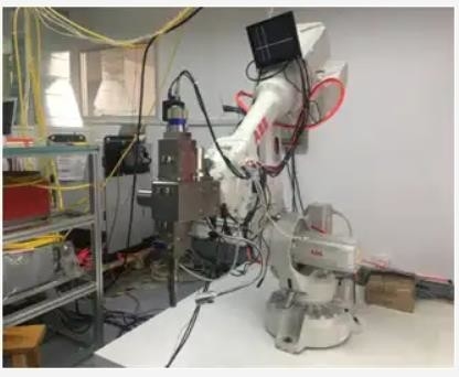 Brazo del robot del sistema ABB Kuka Fanuc 6 AXIS del robot de soldadura de laser de la fibra   Profundidad 0.04-6m m
