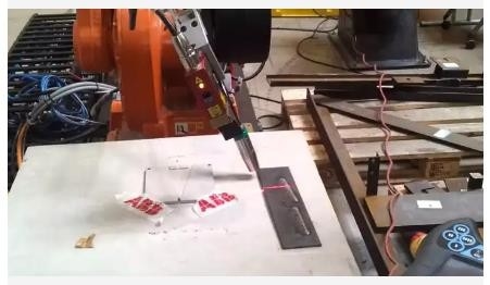 Brazo del robot del sistema ABB Kuka Fanuc 6 AXIS del robot de soldadura de laser de la fibra   Profundidad 0.04-6m m
