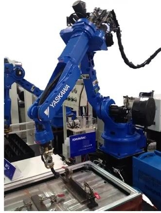 Máquina industrial AR1440 del robot de la soldadura al arco del tubo de AXIS del sistema 6 del robot de soldadura de laser de Yaskawa
