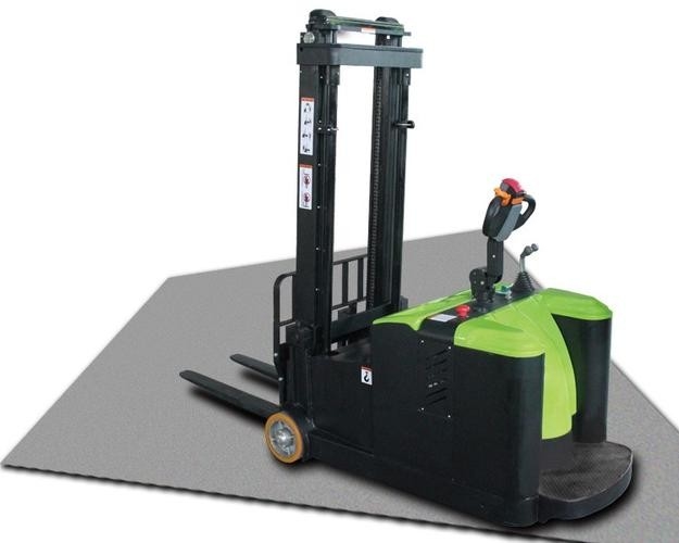 Vehículo de tierra automatizado de peso propio de 270 kg para levantar fácil y rápidamente a una altura de 120 mm