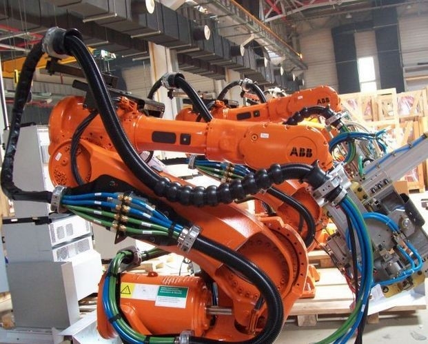 Apoyo técnico Paquete de ropa de robot resistente a la presión para Hyunda / ABB / FANUC / KUKA