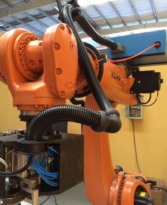 Paquete de ropa de robot personalizable con materiales de núcleo de caucho para aplicaciones de soldadura