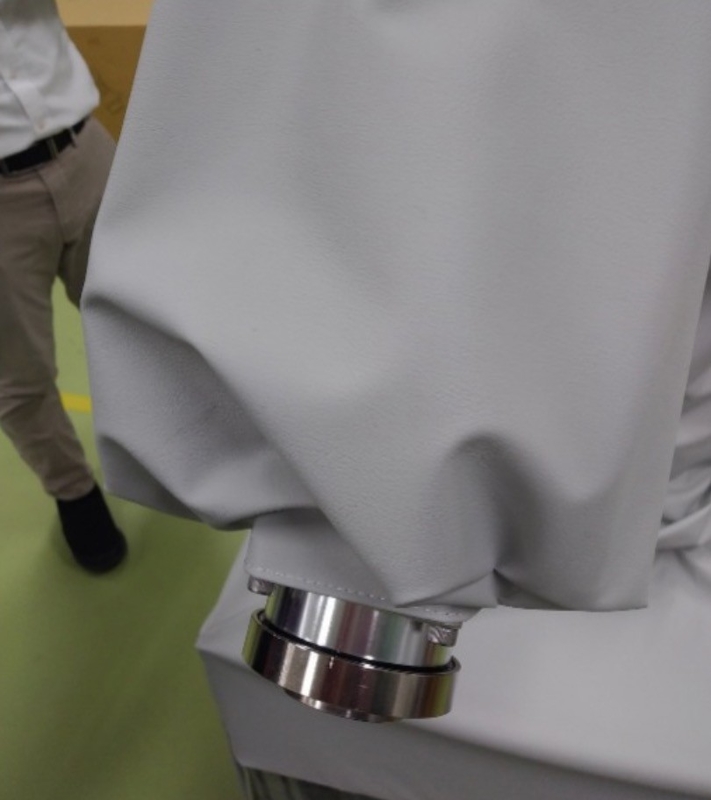 Taller de corte Robot cubierta impermeable traje protector blanco / amarillo / azul / rojo instalación de cremallera